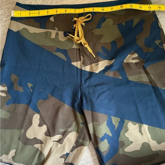 Billabong camouflage board shorts -swim shorts for men - size S (28) - Picture 6 of 9